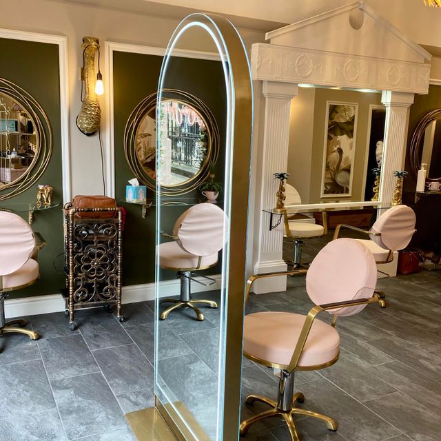 Big Mirror and Chair Hair Salon